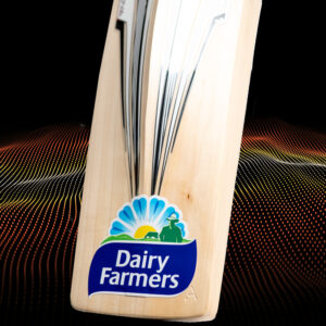 Gray Nicolls Travis Head TH123 bat back with Dairy Farmers sticker